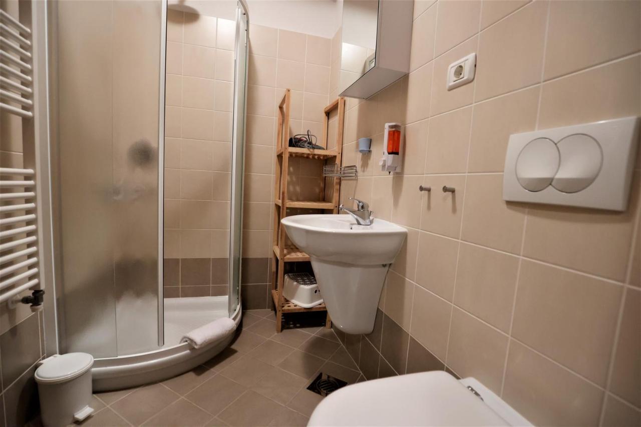 Guesthouse Idila Pod Nanosom Senozece Exteriör bild