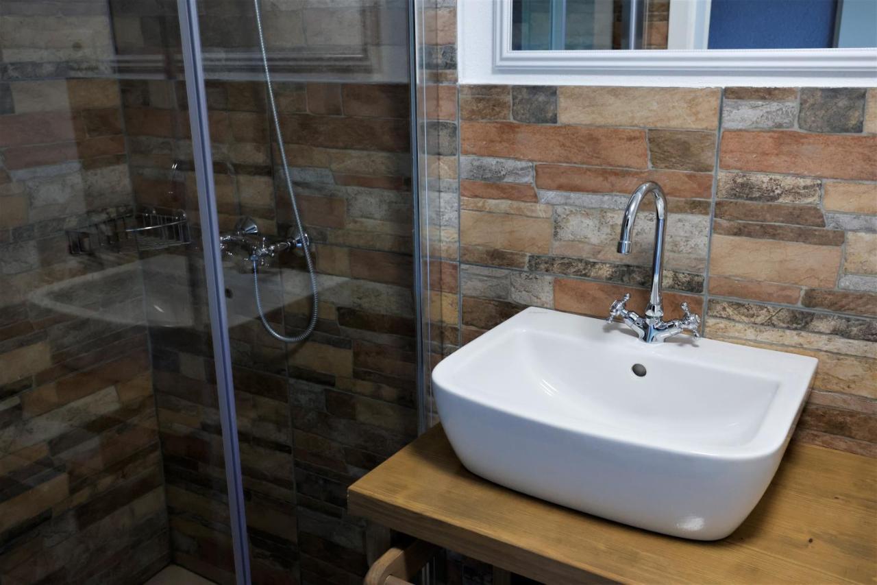 Guesthouse Idila Pod Nanosom Senozece Exteriör bild
