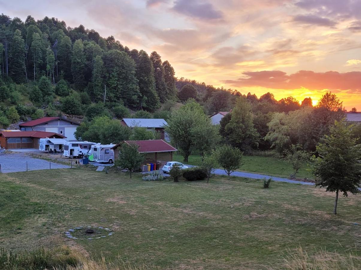 Guesthouse Idila Pod Nanosom Senozece Exteriör bild