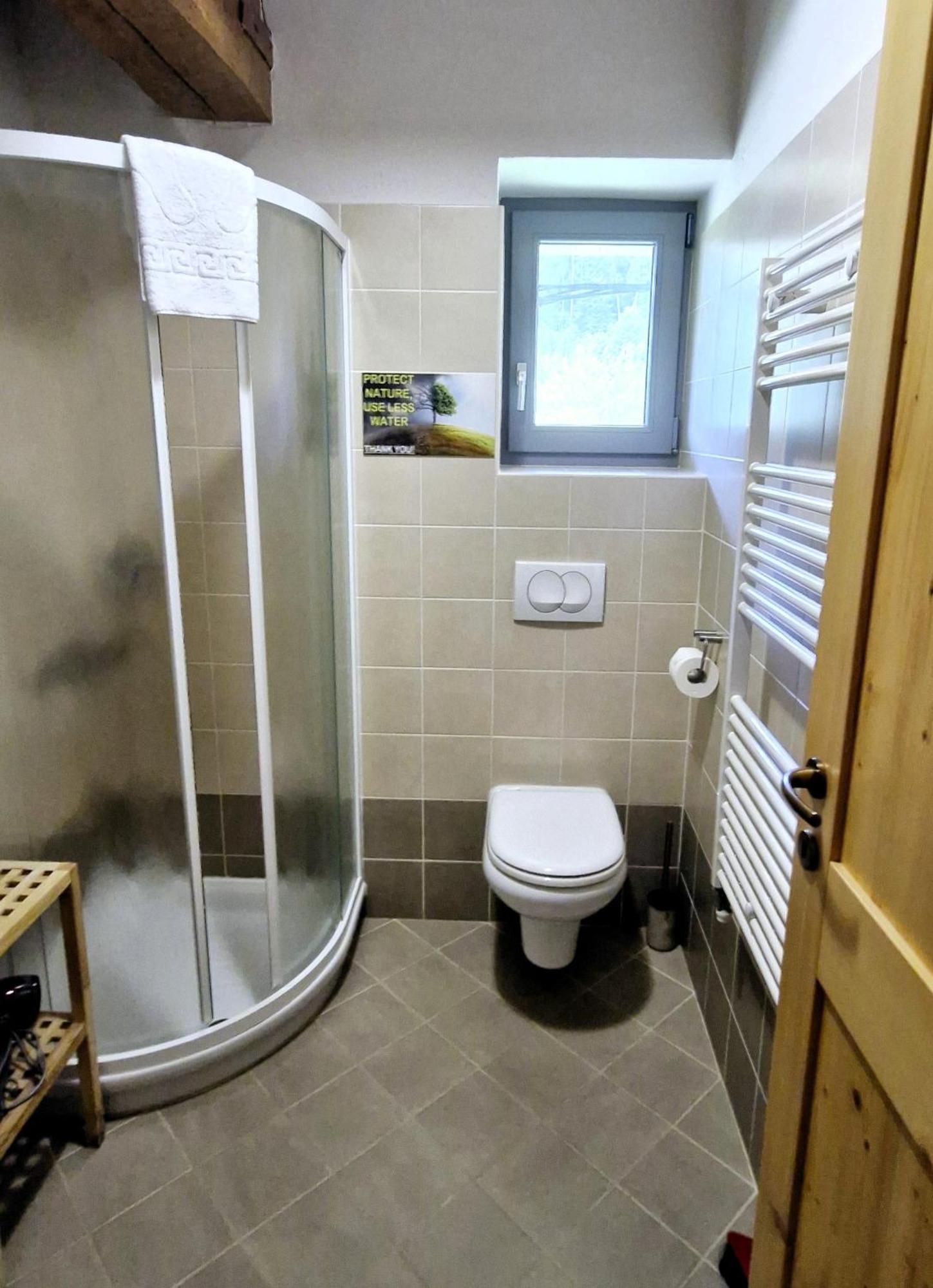 Guesthouse Idila Pod Nanosom Senozece Exteriör bild