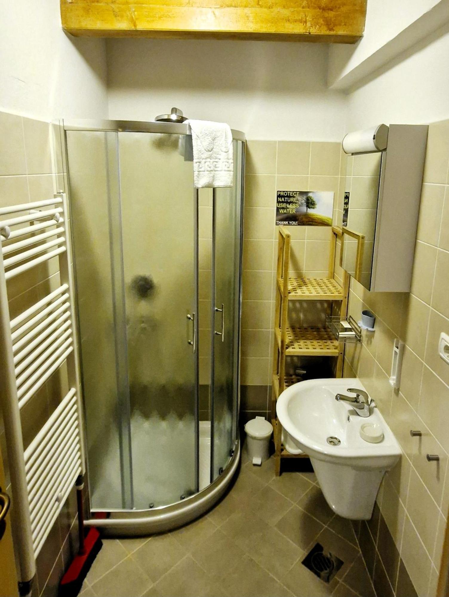 Guesthouse Idila Pod Nanosom Senozece Exteriör bild